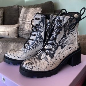 Madden Girl Dillan Combat Boots Sz 9